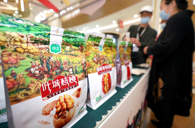 打卡“新疆好物节” 好吃好玩带你看