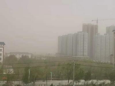 [直播]-新疆吉木萨尔县沙尘暴过后的雨夜